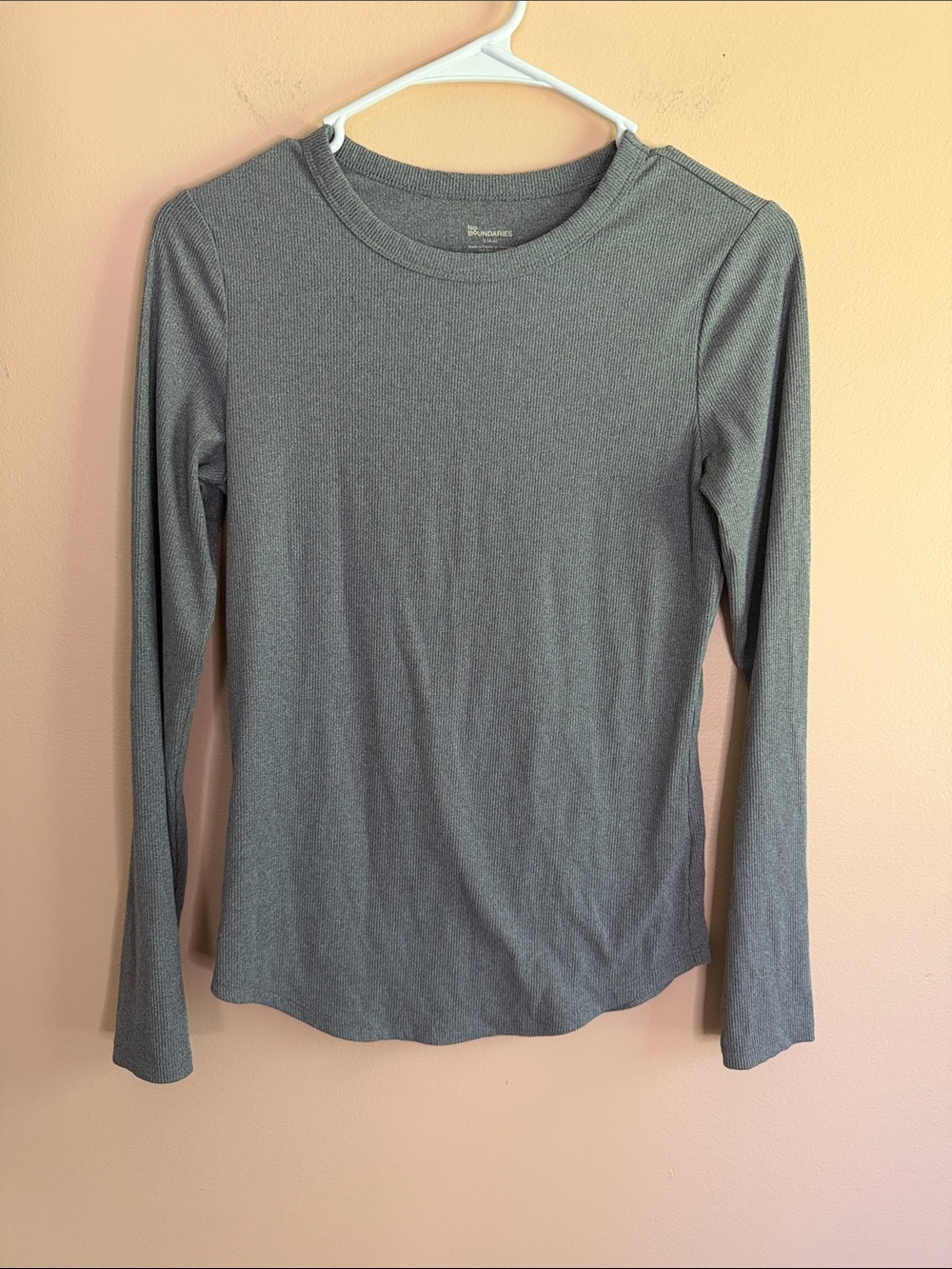 No Boundaries Women's Long Sleeve Crewneck Top - Gray
